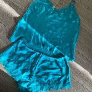 New! VS two piece sleep set. Never used